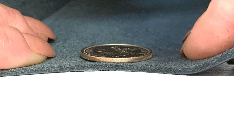 500円 比較 厚い 革