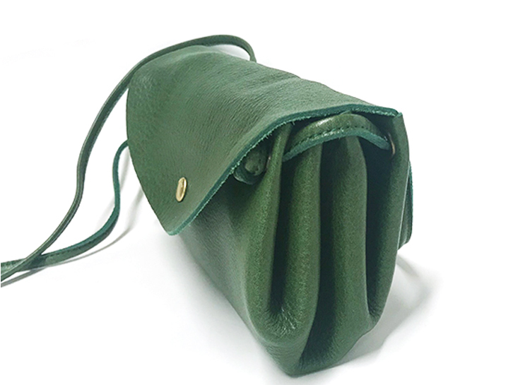 一枚革 財布 斜めがけ 日本