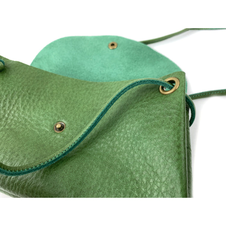 ショルダー ストラップ 長さ 変えられる