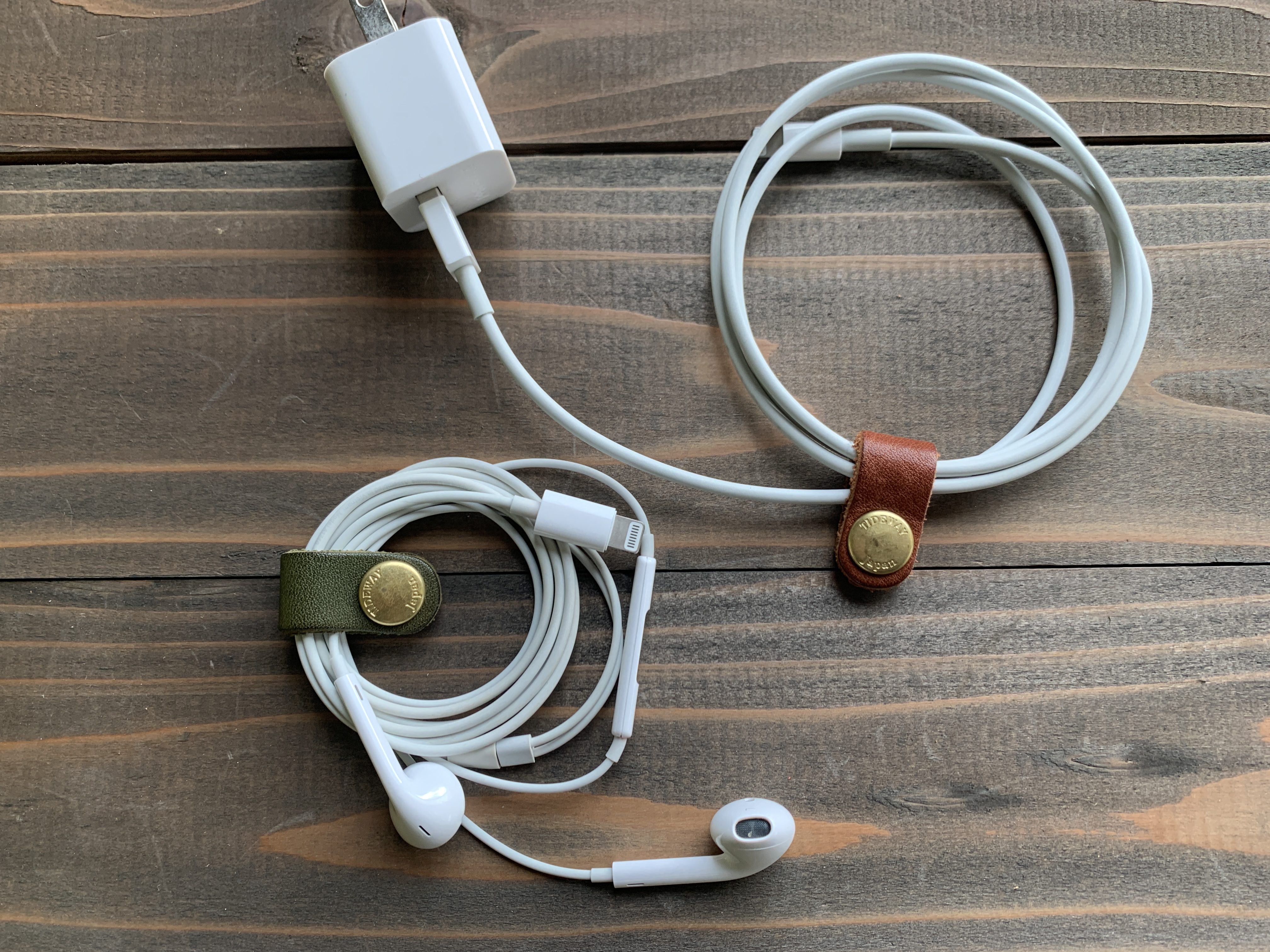 充電 ケーブル クリップ まとめる 止める